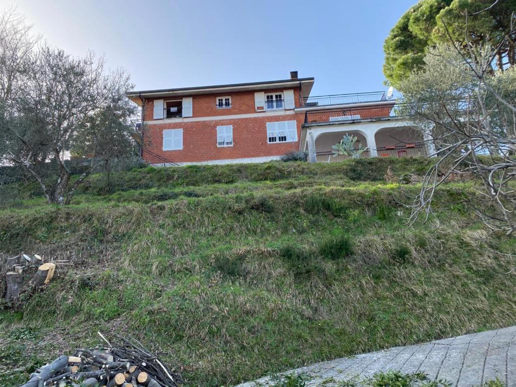 Casa Vacanza Villa Patrizia Follo Alto Eksteriør billede